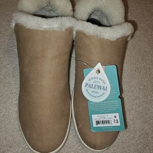 OluKai Malua Hulu Palewai Brown Shearling-Lined Boots
